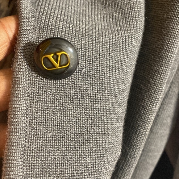 VALENTINO Grey Sweater NWOT W/ 2 Buttons made in Italy - Picture 5 of 7